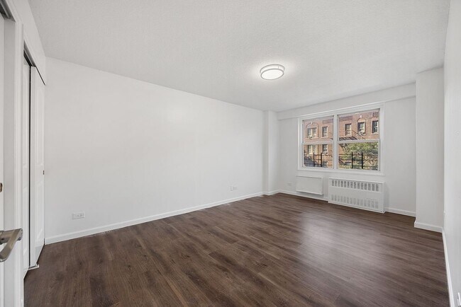Foto del edificio - 2550 Olinville Ave