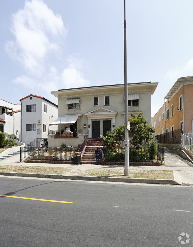 Building Photo - 826 S Normandie Ave