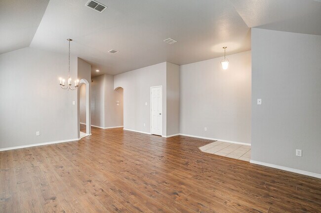 Building Photo - 624 Horn St