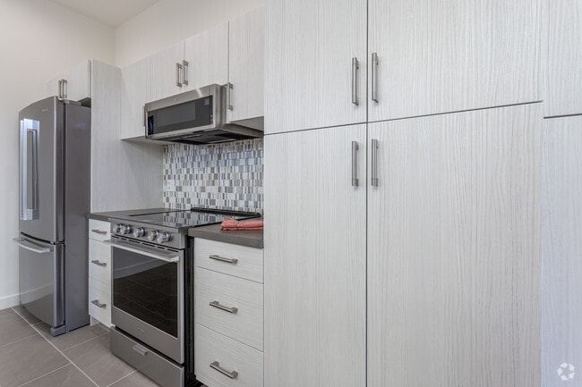 3BR, 3BA - 2,012 SF - Eclipse Luxury Apts