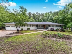 Building Photo - 4239 Pinetree Dr