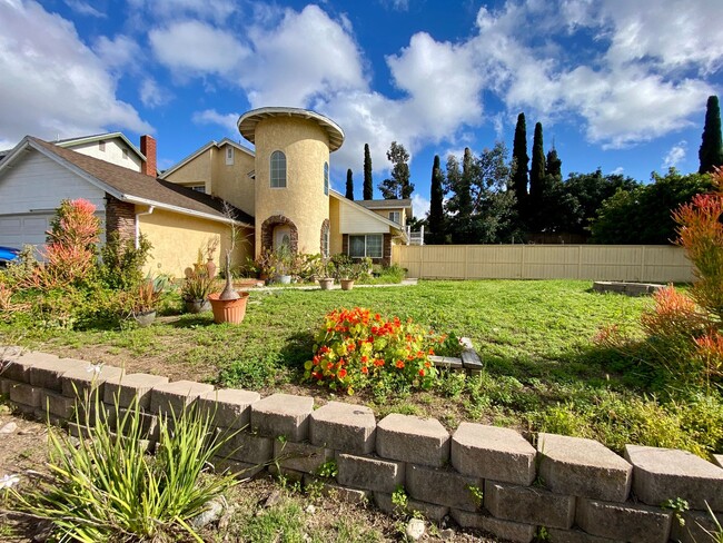 Building Photo - Spacious 6 Bedroom Rancho Penasquitos Home...