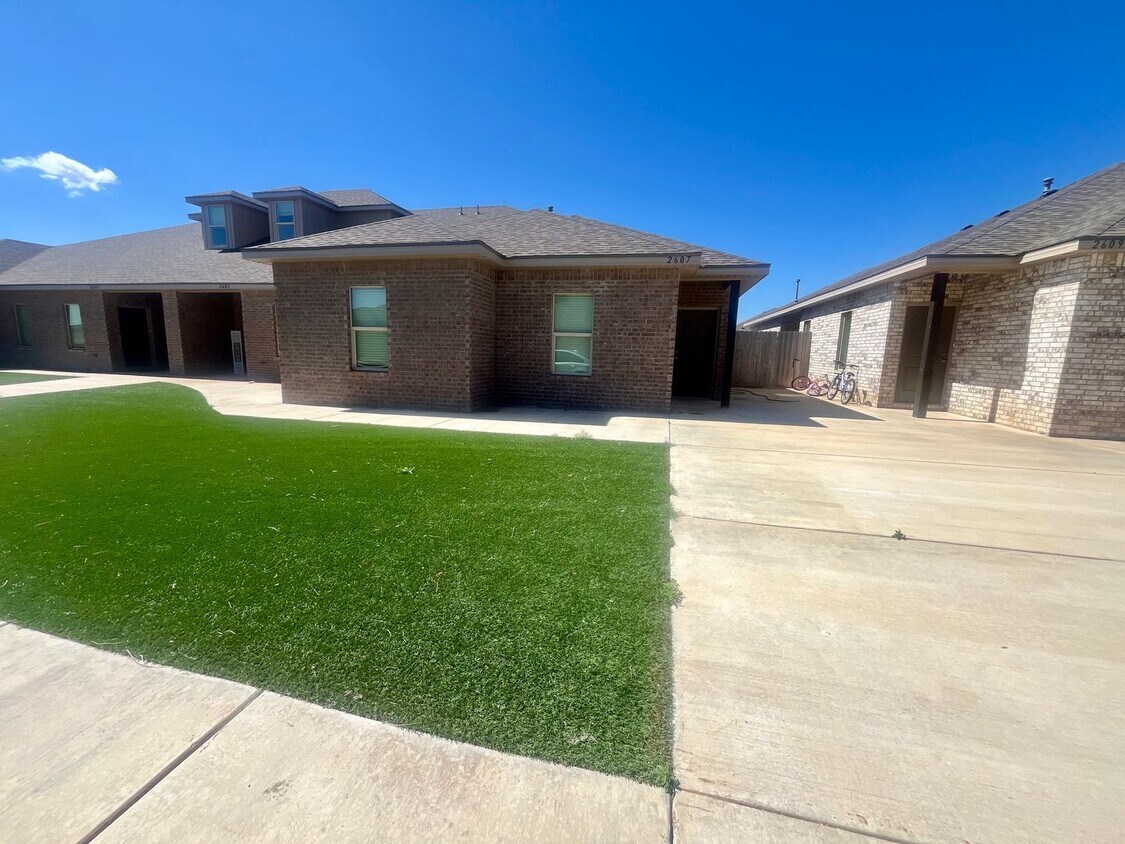 Primary Photo - Escape the Ordinary in Viridian Townhomes!