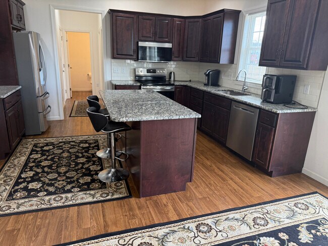 Foto del edificio - 352 Reserve Ln