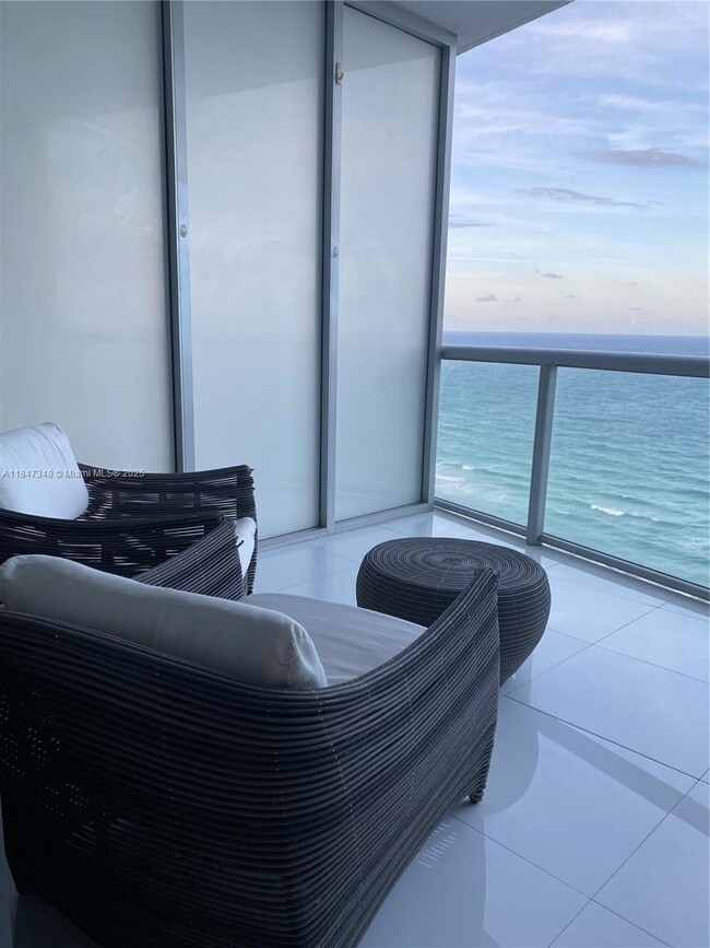 Foto del edificio - 17121 Collins Ave