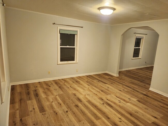 Building Photo - 835 Division St