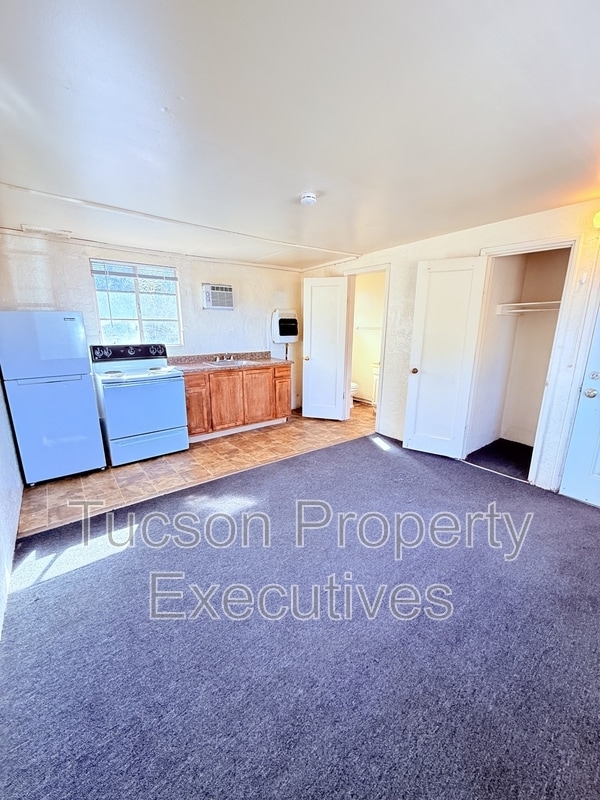 Building Photo - 3274 E Benson Hwy