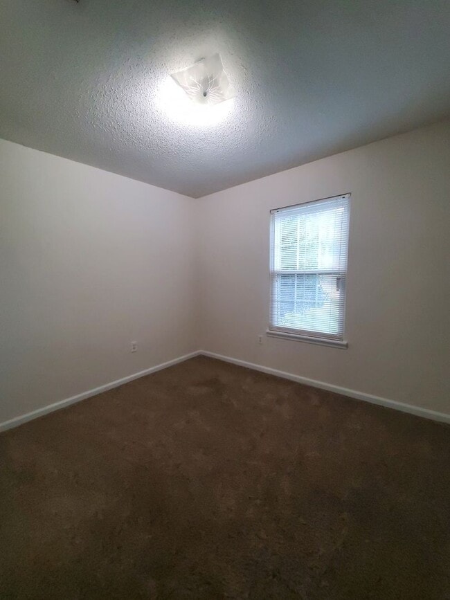 Building Photo - 3 Bedroom Home in Sedgefield