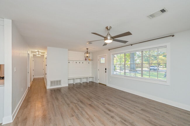 Foto del edificio - 235 Sotir St NW