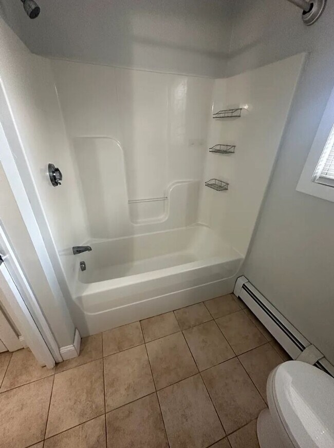 Building Photo - 15 Joy St