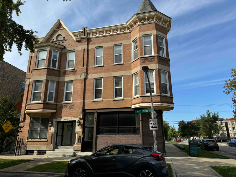 Primary Photo - 1458 N Maplewood Ave