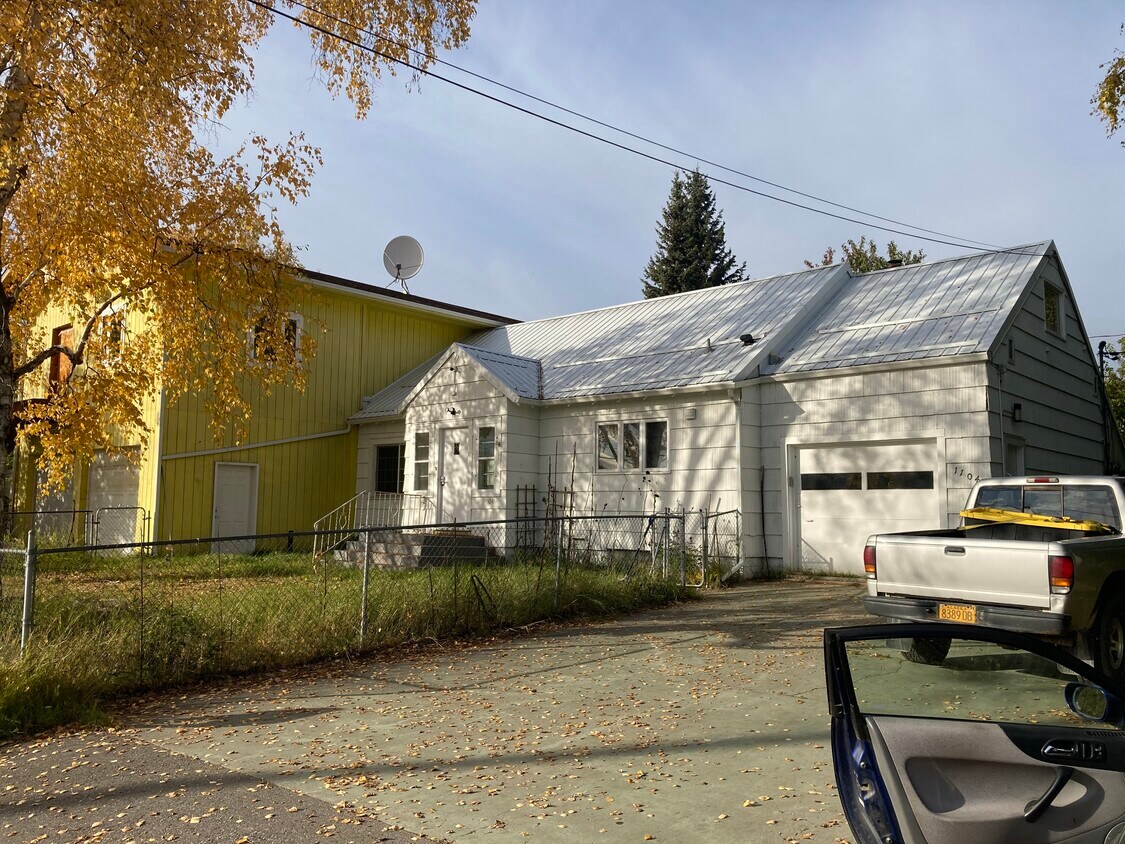 Cute downtown home. - 1104 6th Ave