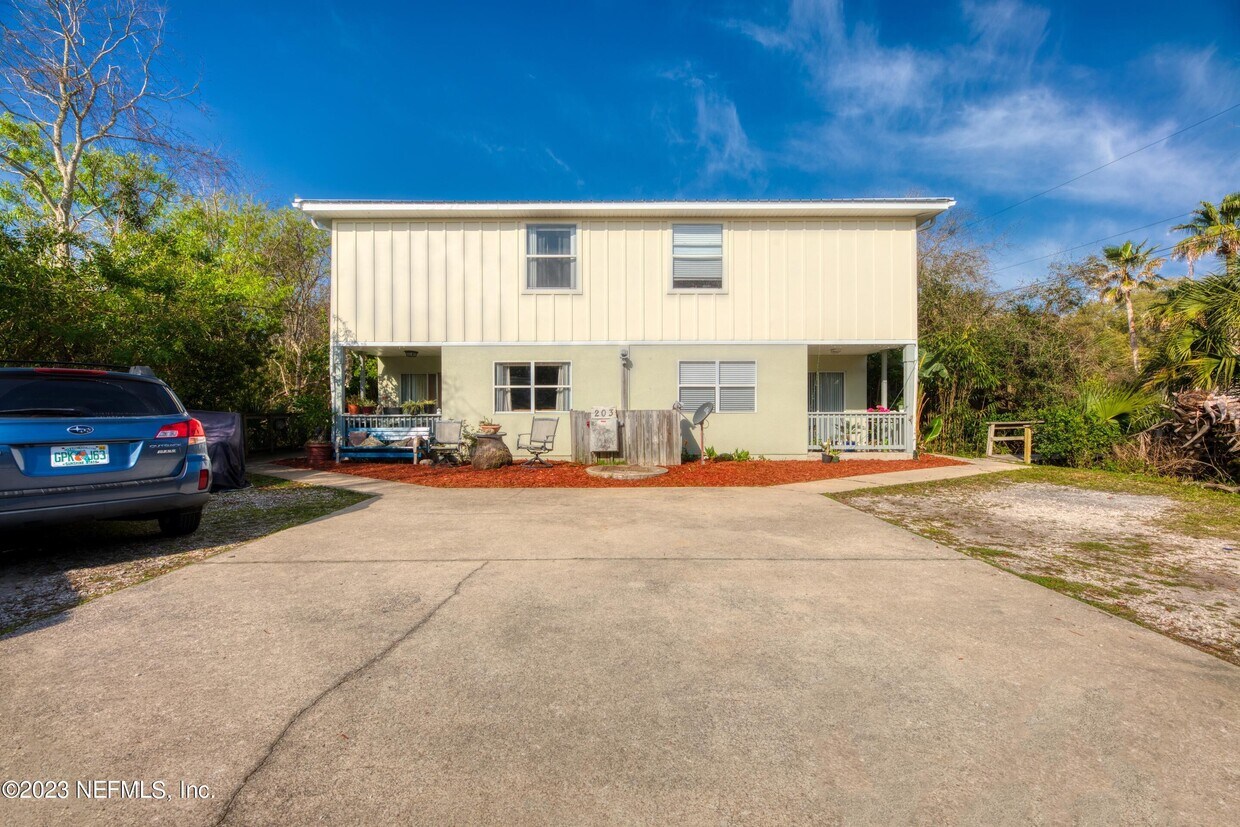 203 E St Unit B, St. Augustine, FL 32080 Room for Rent in St