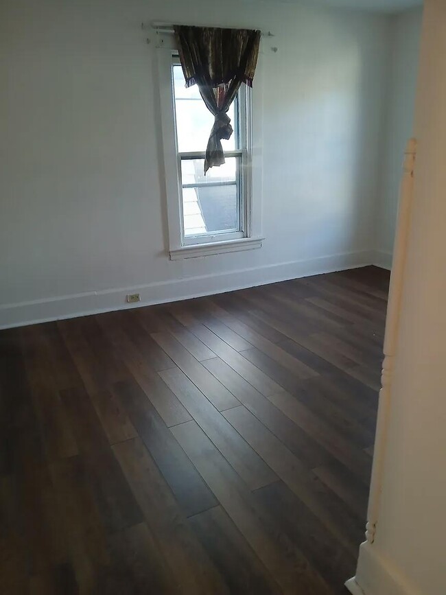 Foto del edificio - 129 Plainfield Ave