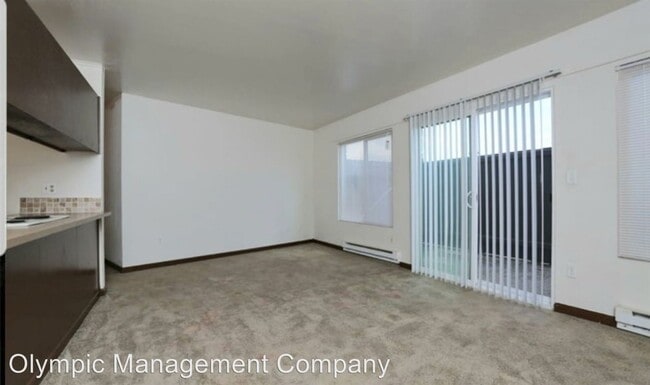 Building Photo - 10300 Des Moines Memorial Dr