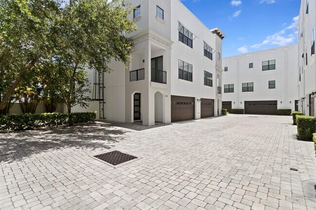 Foto del edificio - 224 S Audubon Ave