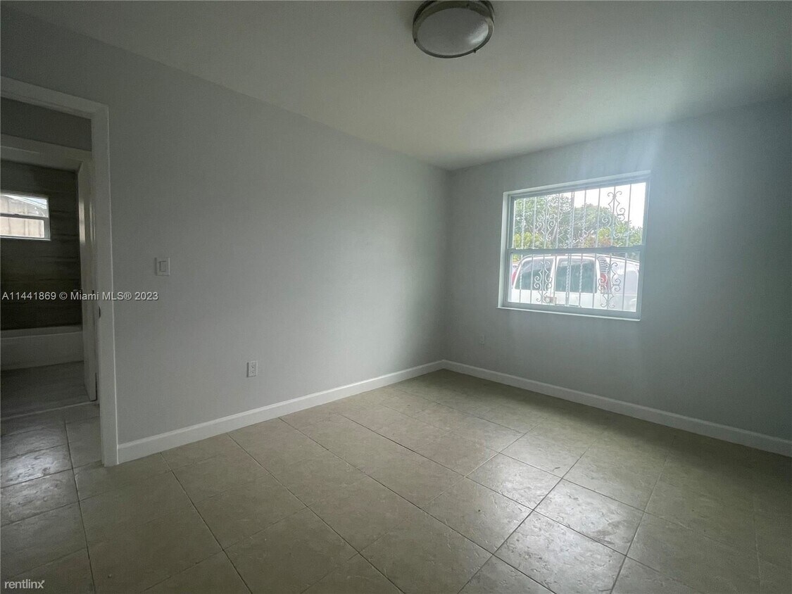 Foto principal - 3 br, 2 bath House - 2260 NW 61st St