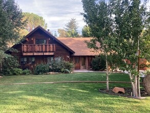 Building Photo - 2727 Highland Dr