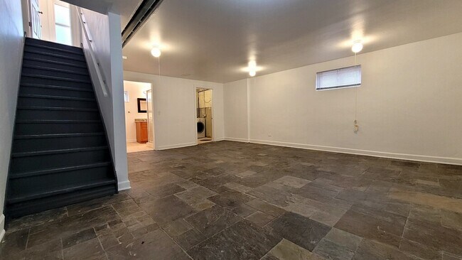 Building Photo - 5401 N Artesian Ave