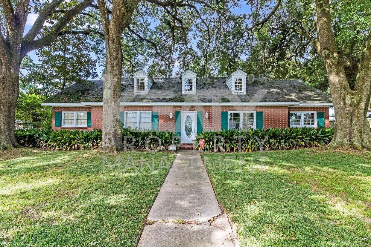 Primary Photo - 4 Bedroom Rental in Lafayette!