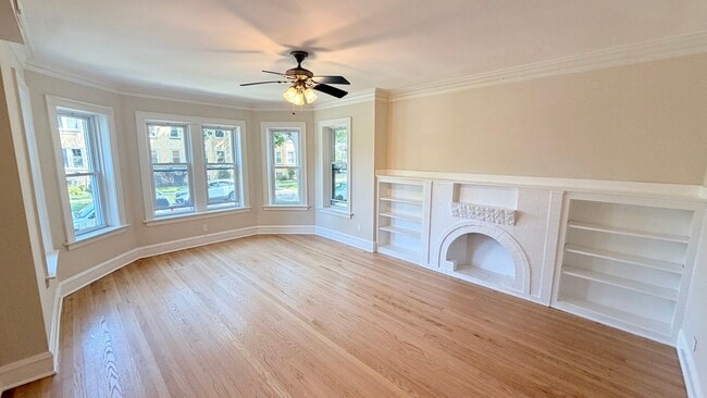 Building Photo - 5706 N Maplewood Ave