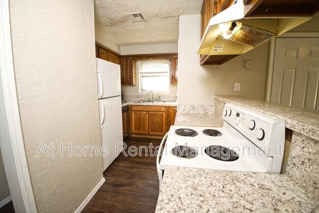 Foto del edificio - 742 W Commercial St