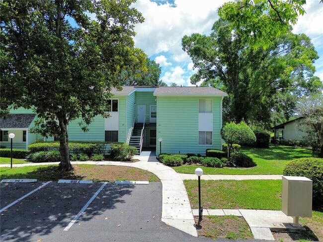 Foto del edificio - 608 Midway Dr