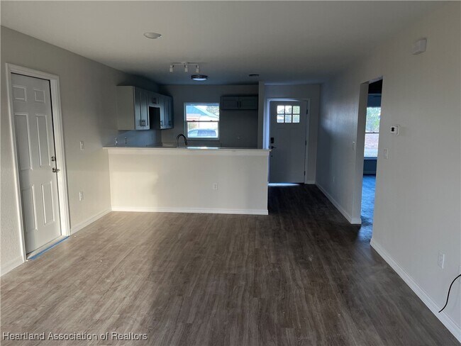 Foto del edificio - 6816 San Benito Dr