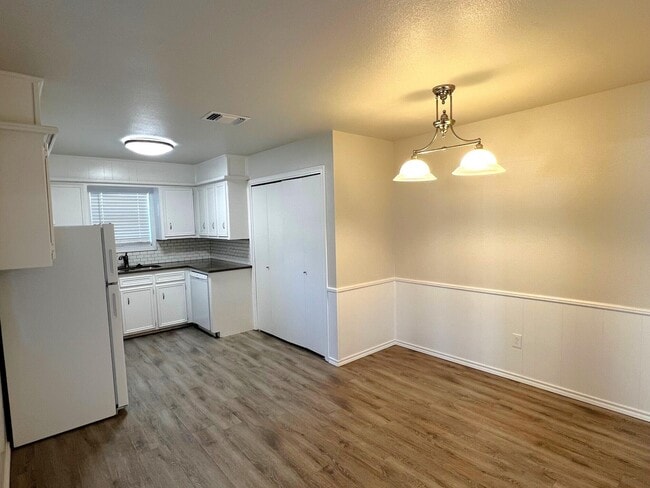 Building Photo - 7504 Avenue W