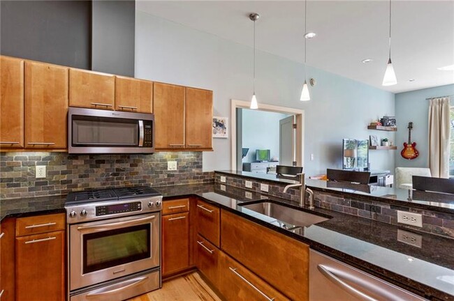 Building Photo - 1418 Dresden Dr NE