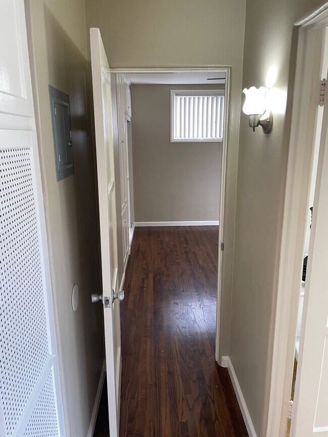 Foto del edificio - Large 1 Bed/1 Bath Hillcrest