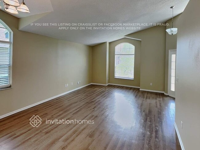 Foto del edificio - 12515 Ringwood Ave