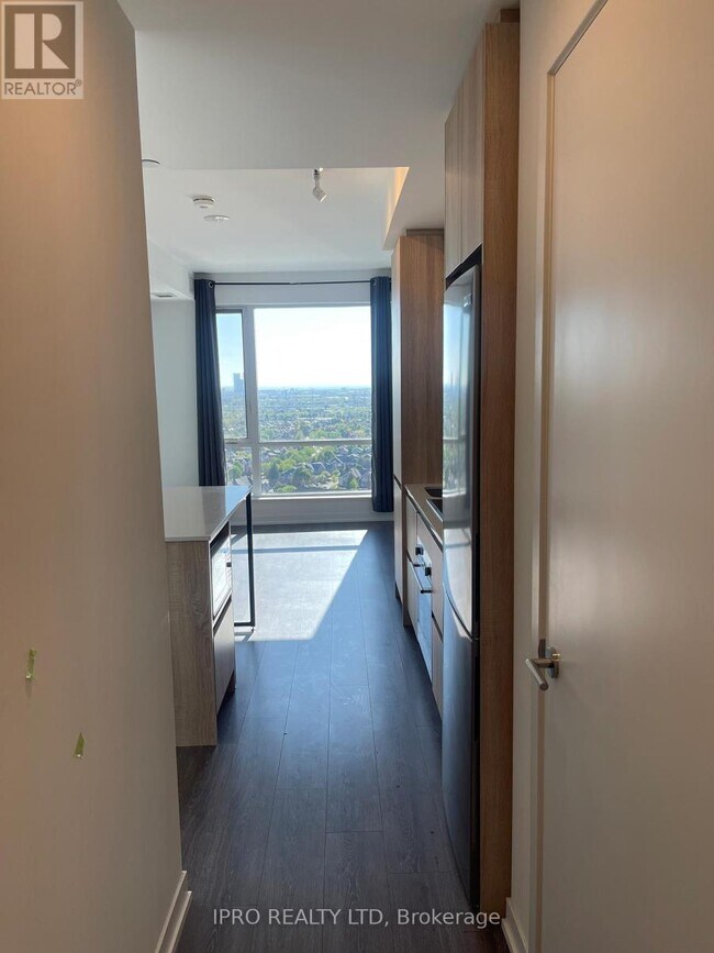 Photo du bâtiment - 7950-7950 Bathurst St