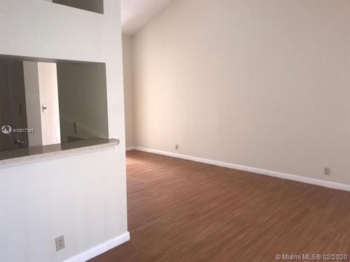 Building Photo - 1402 The Pointe Dr