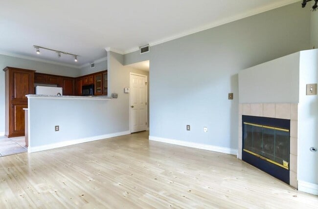 Building Photo - 3846 Canyon Ranch Rd, UNIT 103