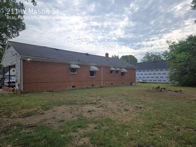 Building Photo - 211 W Mason St