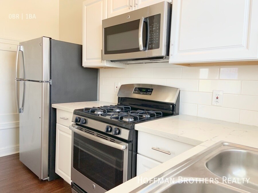 Foto principal - 1525 Cassil Pl Los Angeles, CA 90028