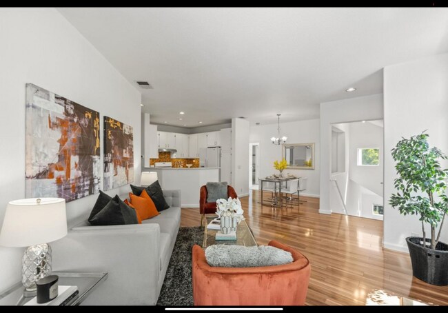 Building Photo - 440 Navaro Pl