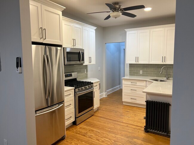 Building Photo - 40 Nichols St