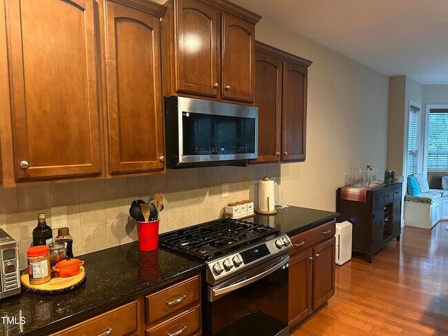 Foto del edificio - 1124 Jewel Creek Dr