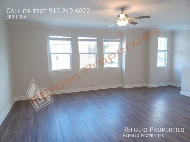 Building Photo - Beautiful 3 Story 3 Bedroom 2.5 Bath Townh...