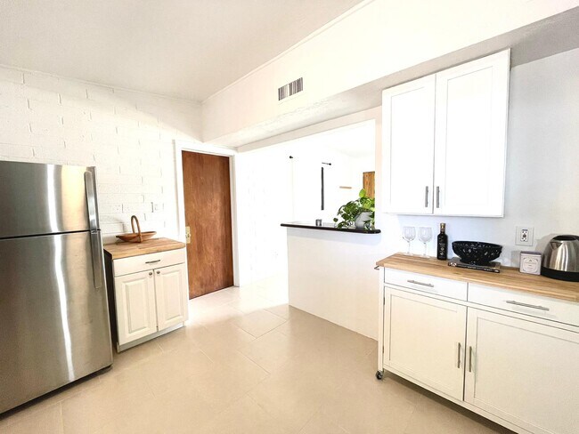 Kitchen - 314 S Terry Cir