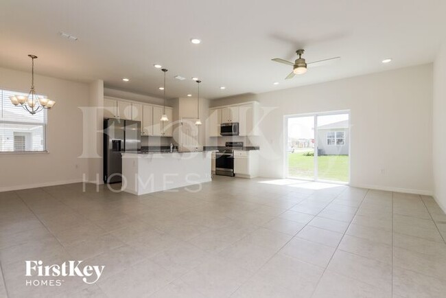 Foto del edificio - 543 Crown Rose Dr