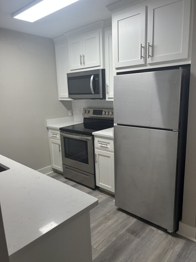 Building Photo - Bradley Bowen Townhomes