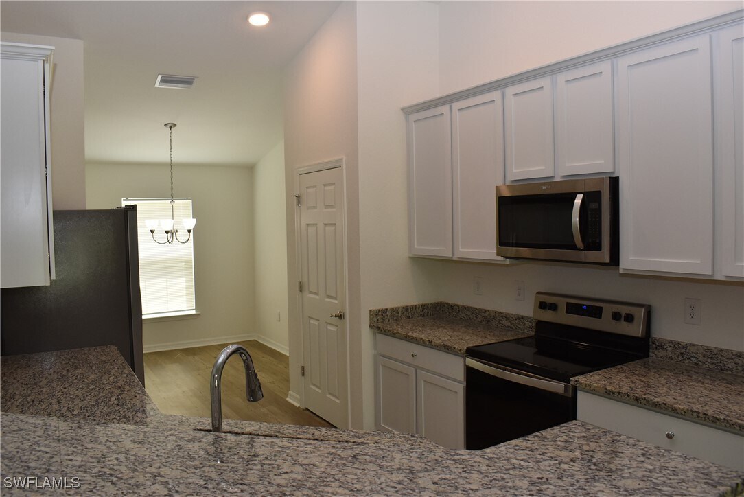 Building Photo - 2874 Dumont Ln