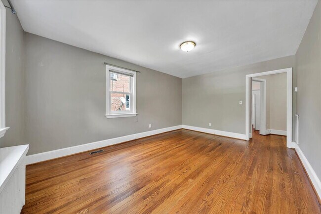Foto del edificio - 1228 Wasena Ave SW