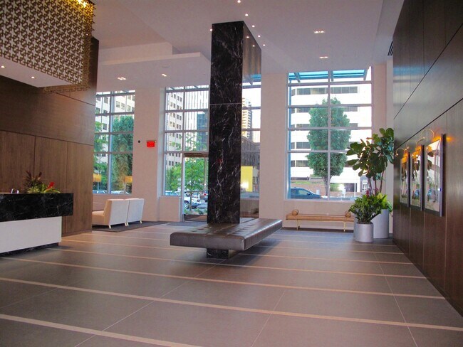 Foto del edificio - Exquisite 2 Bed/2 Bath Downtown Condo at I...