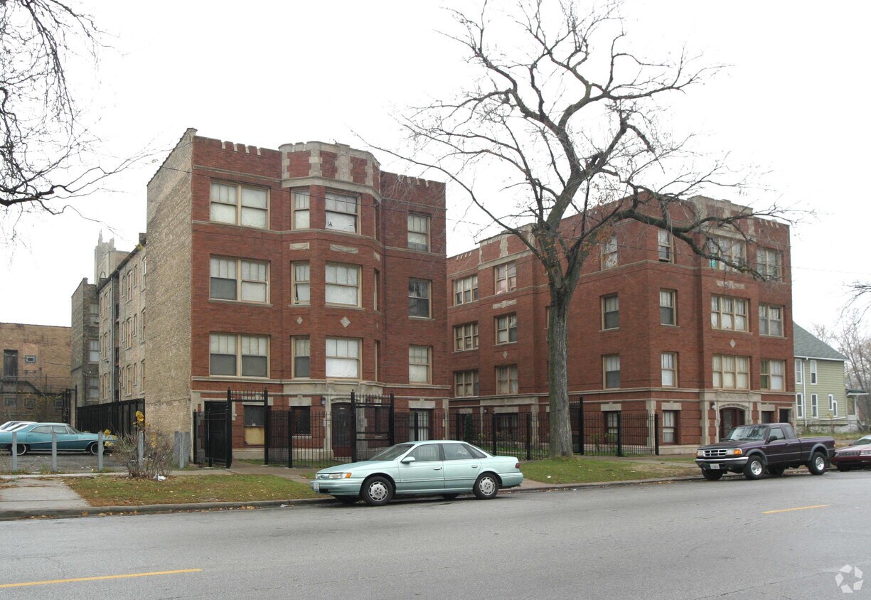 Foto principal - 6429-6431 S Stewart Ave