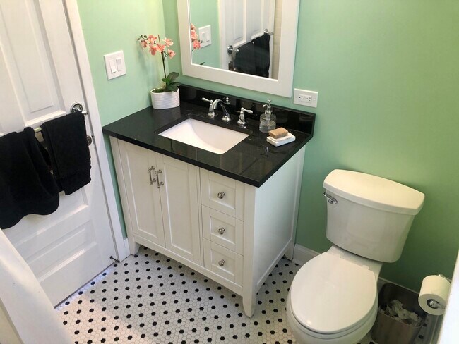 Foto del edificio - 2428 N Talman Ave