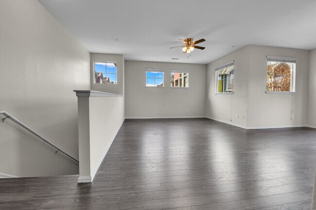 Foto del edificio - $1,800 - 1 Bed, 1.5 Bath Condo in Denver with In Unit Laundry in Great Location!